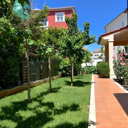 Apartments Villa Danijela ゲストハウス プレマントゥーラ