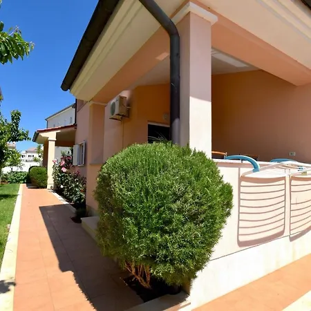 Apartments Villa Danijela プレマントゥーラ