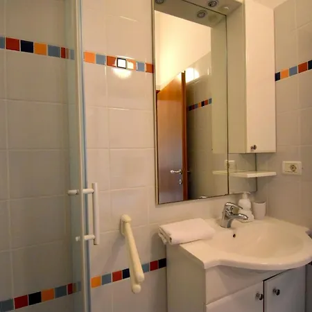 Apartments Villa Danijela ゲストハウス プレマントゥーラ