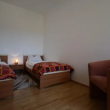 Apartments Villa Danijela ゲストハウス プレマントゥーラ