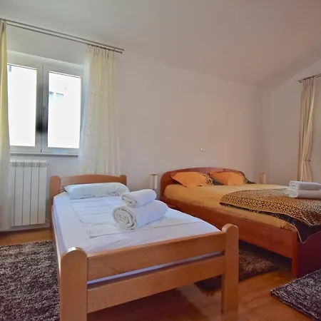 Apartments Villa Danijela ゲストハウス プレマントゥーラ