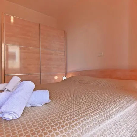 ゲストハウス Apartments Villa Danijela プレマントゥーラ